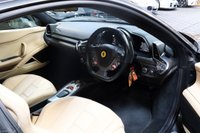 USED 2011 61 FERRARI 458 4.5 ITALIA DCT 2d 570 BHP STUNNING COLOUR COMBINATION, FULL FERRARI HISTORY, LOW MILES, 12 MONTH WARRANTY