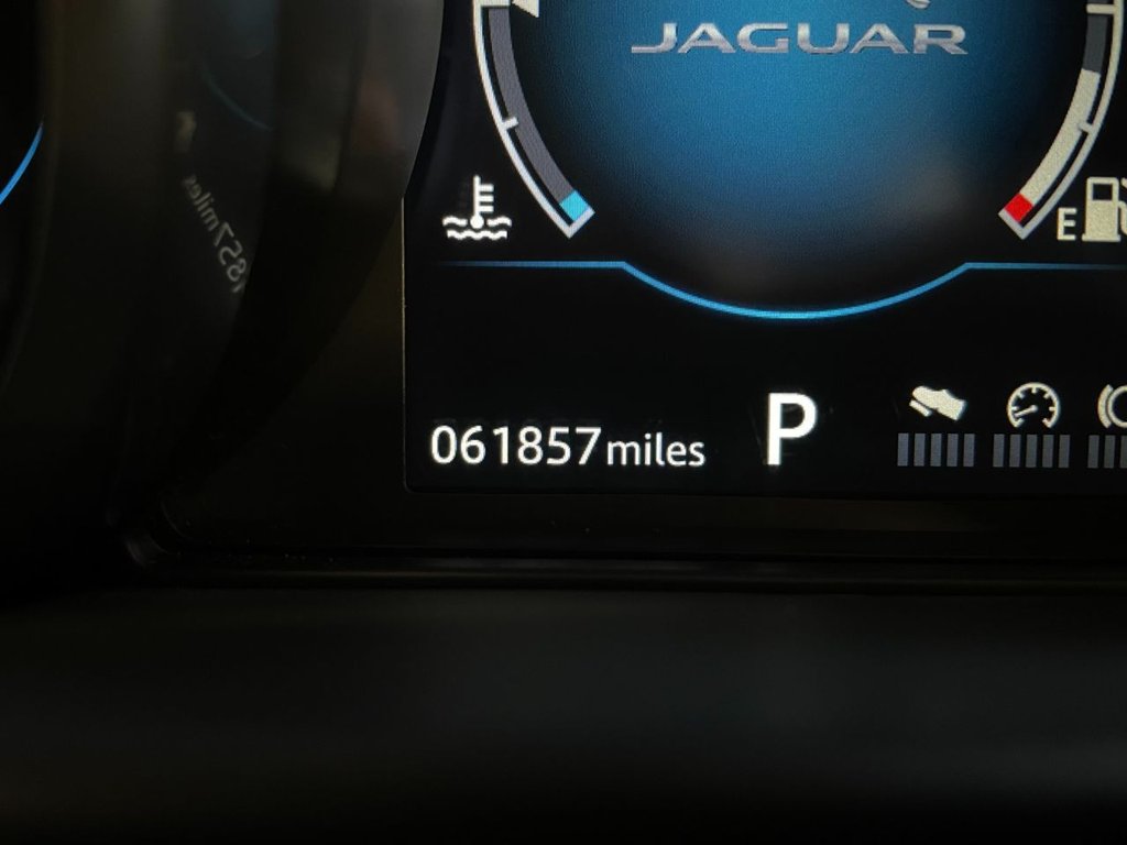 USED 2018 18 JAGUAR F-PACE 2.0 PORTFOLIO AWD 5d 238 BHP 