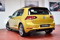 USED 2018 18 VOLKSWAGEN GOLF 1.5 R LINE TSI EVO 3d 148 BHP PAN ROOF / 18" SEBRING ALLOYS