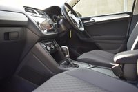 USED 2018 68 VOLKSWAGEN TIGUAN 2.0 SE NAVIGATION TDI DSG 5d 148 BHP FULL VW SERVICE HISTORY! 2 KEYS!