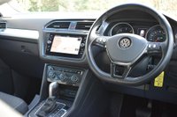 USED 2018 68 VOLKSWAGEN TIGUAN 2.0 SE NAVIGATION TDI DSG 5d 148 BHP FULL VW SERVICE HISTORY! 2 KEYS!
