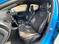 USED 2015 65 VOLVO V40 2.0 D2 R-DESIGN 5d 118 BHP 