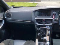 USED 2015 65 VOLVO V40 2.0 D2 R-DESIGN 5d 118 BHP 
