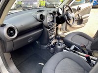 USED 2012 12 MINI COUNTRYMAN 1.6 COOPER 5d 122 BHP Rare Automatic Countryman With A Huge Specification And Full Service History !