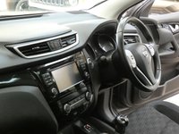 USED 2014 14 NISSAN QASHQAI 1.2 ACENTA PREMIUM DIG-T 5d 113 BHP Sat Nav Reversing Camera Panoramic Sunroof Lane Departure.