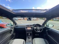 USED 2018 18 VOLKSWAGEN TIGUAN 2.0 R LINE TSI BMT 4MOTION DSG 5d 177 BHP Panoramic Sunroof + Navigation
