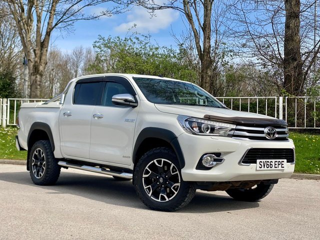 2016 66 Toyota HI-Lux 2.4 INVINCIBLE X 4WD D-4D DCB 148 BHP