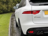 USED 2017 17 JAGUAR F-PACE 2.0 R-SPORT AWD 5d 178 BHP Privacy, NAV, DAB, Sensors