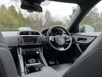 USED 2017 17 JAGUAR F-PACE 2.0 R-SPORT AWD 5d 178 BHP Privacy, NAV, DAB, Sensors