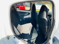 USED 2011 61 TOYOTA AYGO 1.0 VVT-I GO 5d 67 BHP FSH - 10 services and Sat Nav