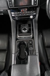 USED 2017 17 JAGUAR F-PACE 2.0 R-SPORT AWD 5d 178 BHP + NATIONWIDE HOME DELIVERY +