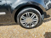 USED 2011 11 RENAULT CLIO 1.1 DYNAMIQUE TOMTOM 5 door Superb Low Mileage and Sat Nav