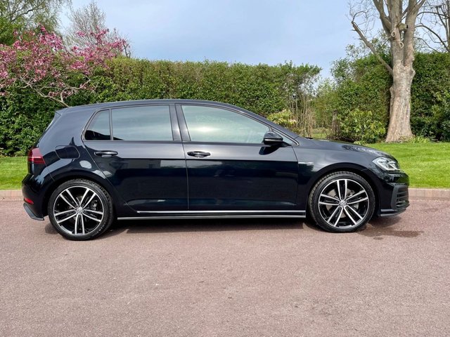 View our VOLKSWAGEN GOLF