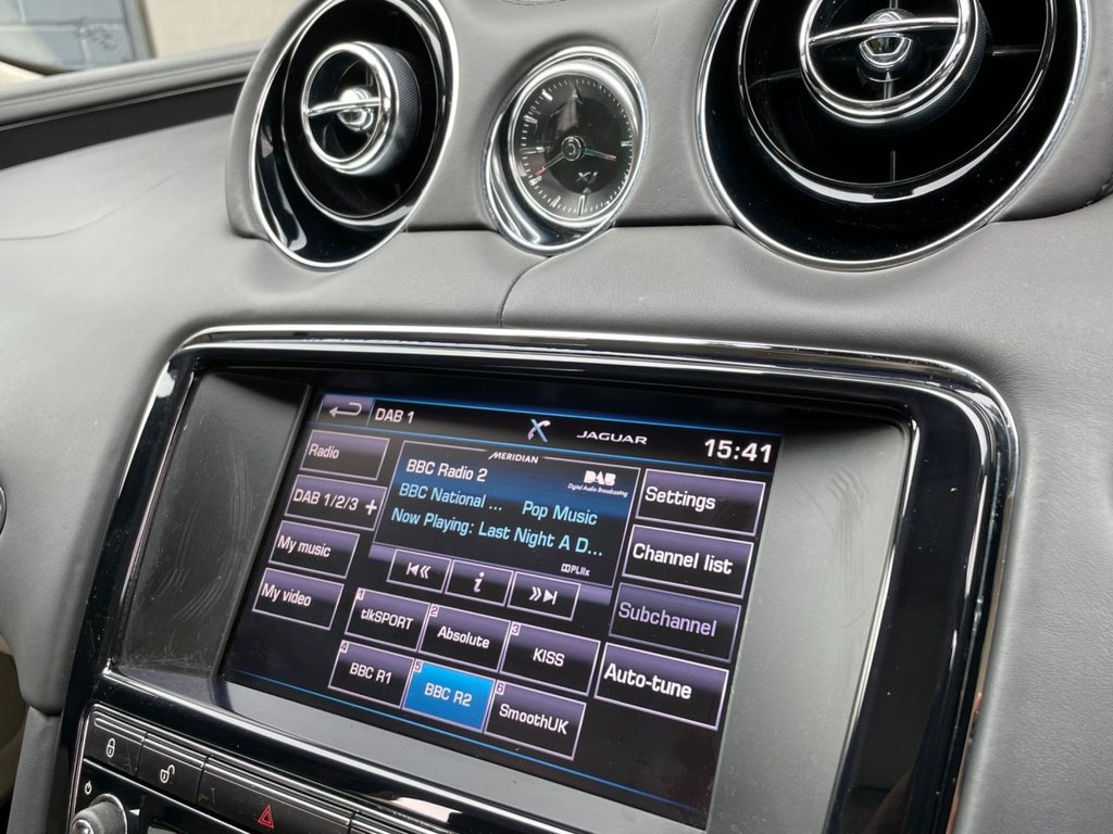 USED 2014 14 JAGUAR XJ 3.0 D V6 PORTFOLIO 4d 275 BHP 