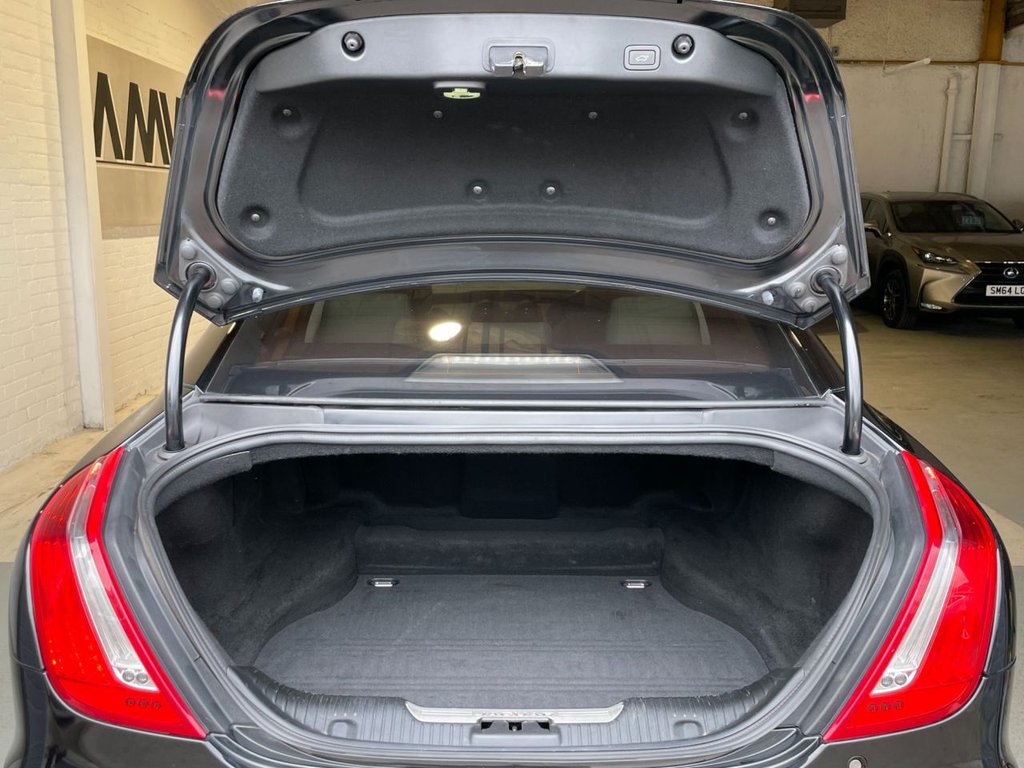 USED 2014 14 JAGUAR XJ 3.0 D V6 PORTFOLIO 4d 275 BHP 