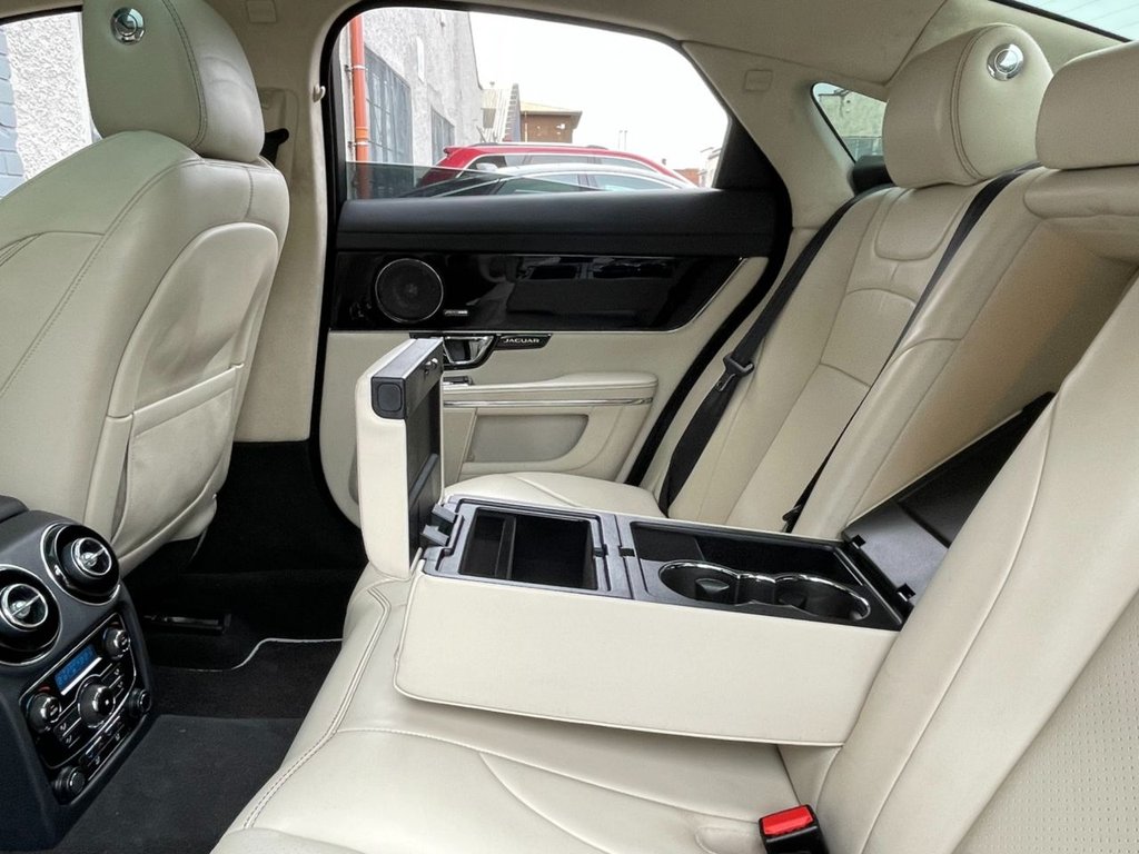 USED 2014 14 JAGUAR XJ 3.0 D V6 PORTFOLIO 4d 275 BHP 