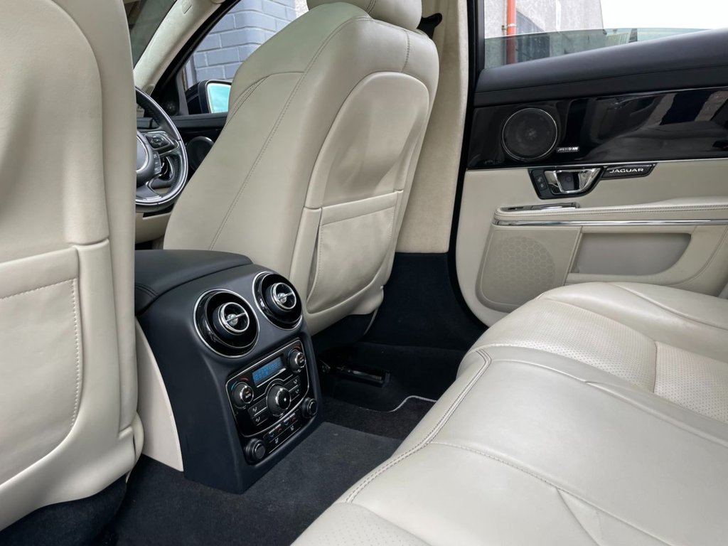 USED 2014 14 JAGUAR XJ 3.0 D V6 PORTFOLIO 4d 275 BHP 