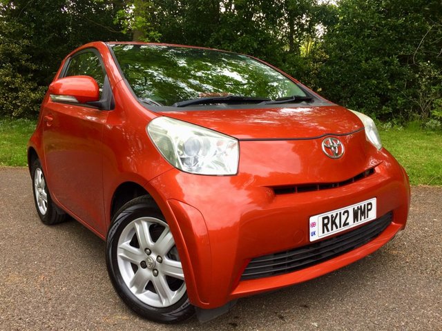 2012 12 Toyota Iq 1.0 VVT-I IQ 3d 68 BHP BURNT ORANGE///ONLY 45,000 MILES//ONLY 2 OWNERS//X9 AIRBAGS//ALLOYS//AIRCON//LEATHER GEAR KNOB AND STEERING WHEEL//X8 TOYOTA MAIN DEALER SERVICES//ZERO ROAD TAX