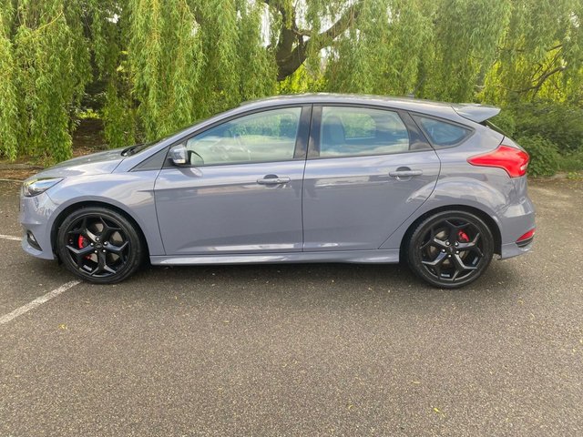 View our FORD FOCUS