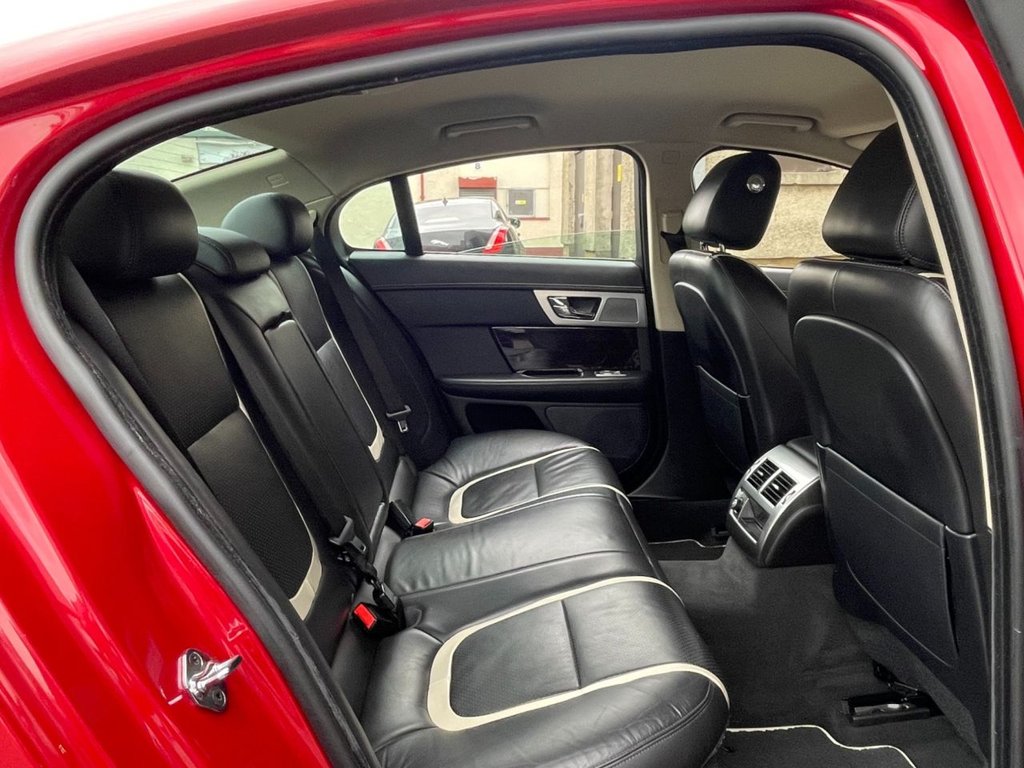 USED 2015 15 JAGUAR XF 2.2 D PORTFOLIO 4d 200 BHP 
