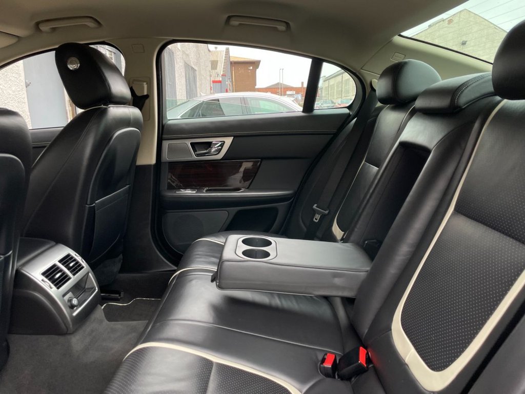 USED 2015 15 JAGUAR XF 2.2 D PORTFOLIO 4d 200 BHP 