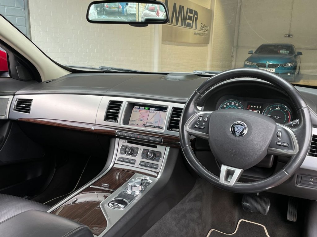 USED 2015 15 JAGUAR XF 2.2 D PORTFOLIO 4d 200 BHP 