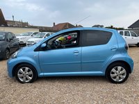 USED 2014 14 TOYOTA AYGO 1.0 VVT-I MOVE WITH STYLE 5d 68 BHP Stunning Napoli Blue 5 door with Sat Nav