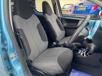 USED 2014 14 TOYOTA AYGO 1.0 VVT-I MOVE WITH STYLE 5d 68 BHP Stunning Napoli Blue 5 door with Sat Nav