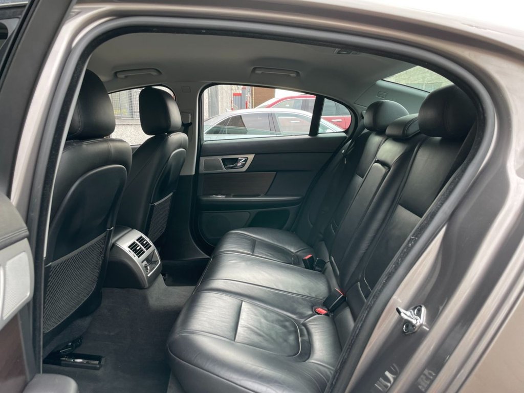 USED 2012 12 JAGUAR XF 2.2 D LUXURY 4d 190 BHP 