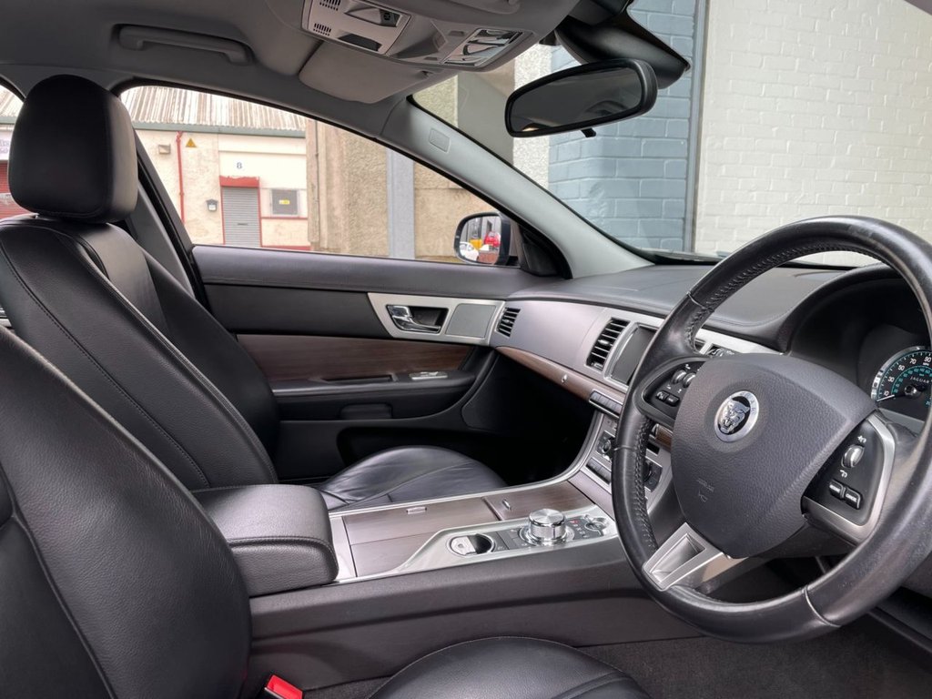 USED 2012 12 JAGUAR XF 2.2 D LUXURY 4d 190 BHP 