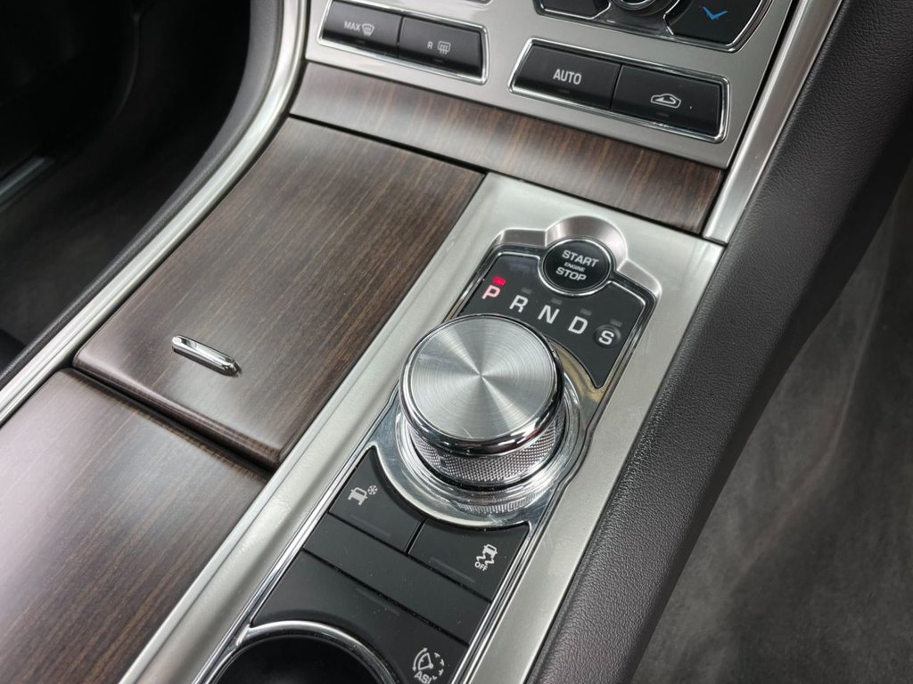 USED 2012 12 JAGUAR XF 2.2 D LUXURY 4d 190 BHP 