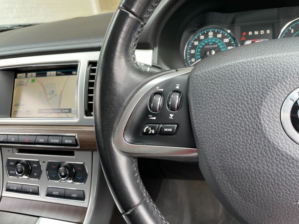 USED 2012 12 JAGUAR XF 2.2 D LUXURY 4d 190 BHP 