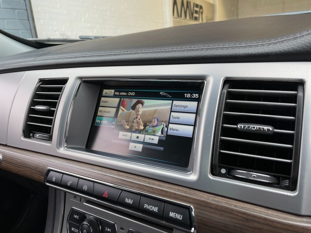 USED 2012 12 JAGUAR XF 2.2 D LUXURY 4d 190 BHP 