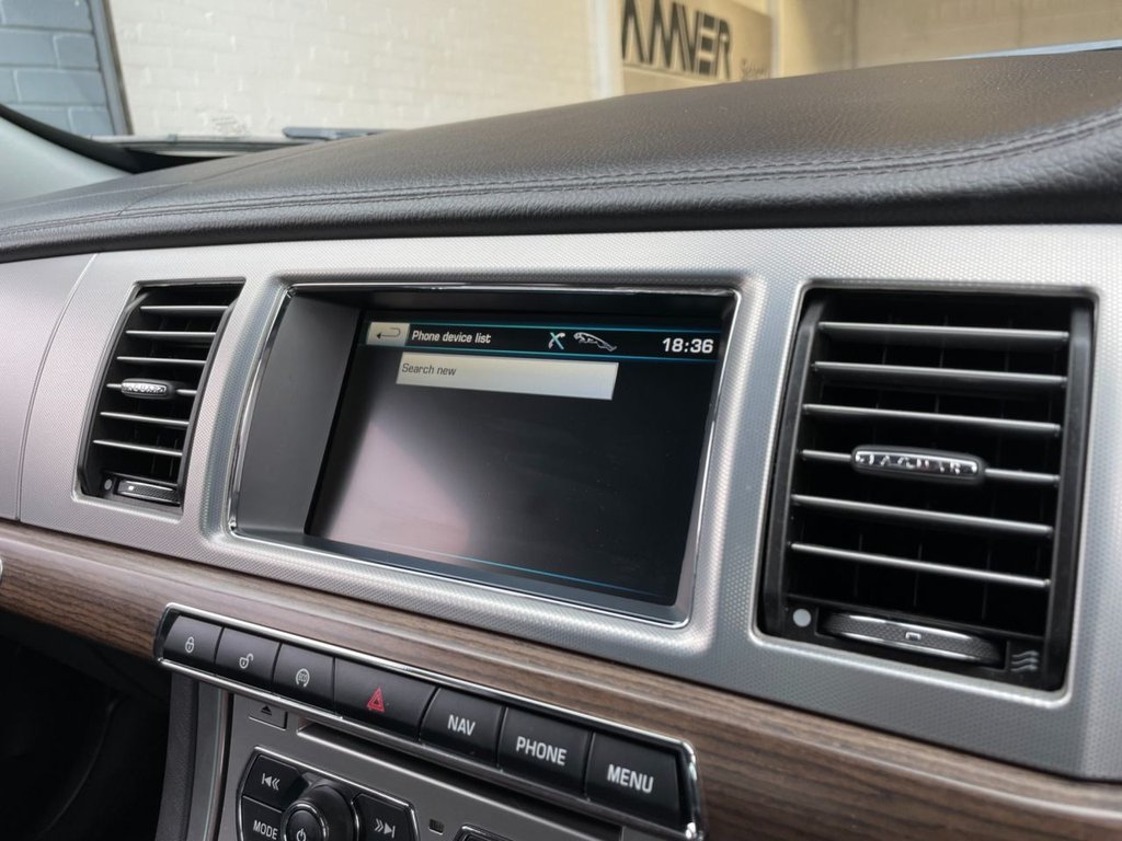 USED 2012 12 JAGUAR XF 2.2 D LUXURY 4d 190 BHP 