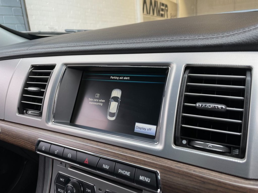 USED 2012 12 JAGUAR XF 2.2 D LUXURY 4d 190 BHP 