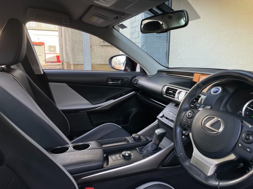 USED 2017 17 LEXUS IS 2.5 300H SPORT 4d 179 BHP 
