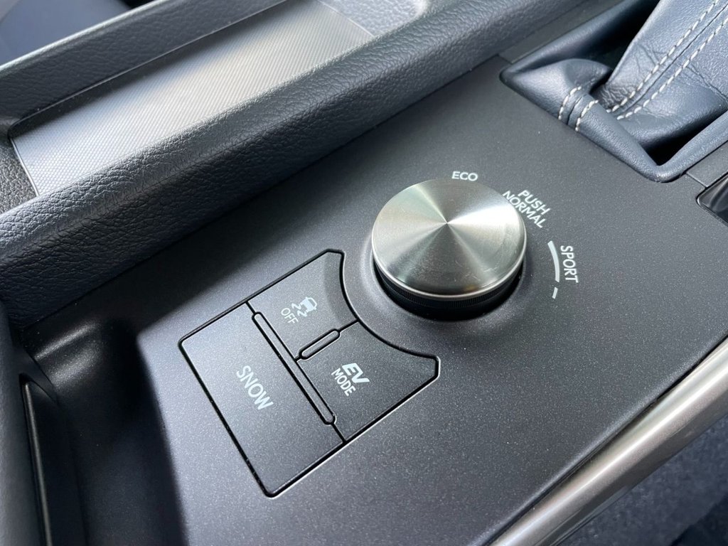 USED 2017 17 LEXUS IS 2.5 300H SPORT 4d 179 BHP 