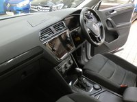 USED 2018 68 VOLKSWAGEN TIGUAN 2.0 SEL TDI 4MOTION DSG 5d 188 BHP SAT NAV PANORAMIC SUNROOF 4WD