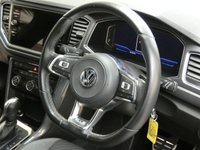 USED 2020 20 VOLKSWAGEN T-ROC 1.5 R-LINE TSI EVO DSG 5d 148 BHP STUNNING EXAMPLE SAT NAV PART LEATHER INTERIOR VW WARRANTY MAR 2023