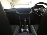 USED 2020 20 VOLKSWAGEN T-ROC 1.5 R-LINE TSI EVO DSG 5d 148 BHP STUNNING EXAMPLE SAT NAV PART LEATHER INTERIOR VW WARRANTY MAR 2023