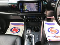 USED 2018 68 TOYOTA HI-LUX 2.4 INVINCIBLE X 4WD D-4D DCB 4d 147 BHP ** NO VAT * *  SAT NAV ** LOW MILES