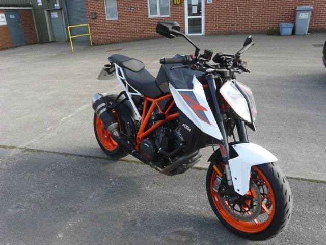 2017 17 KTM 1290 Superduke R 17 1301cc 1290 SUPERDUKE R 17  173 BHP