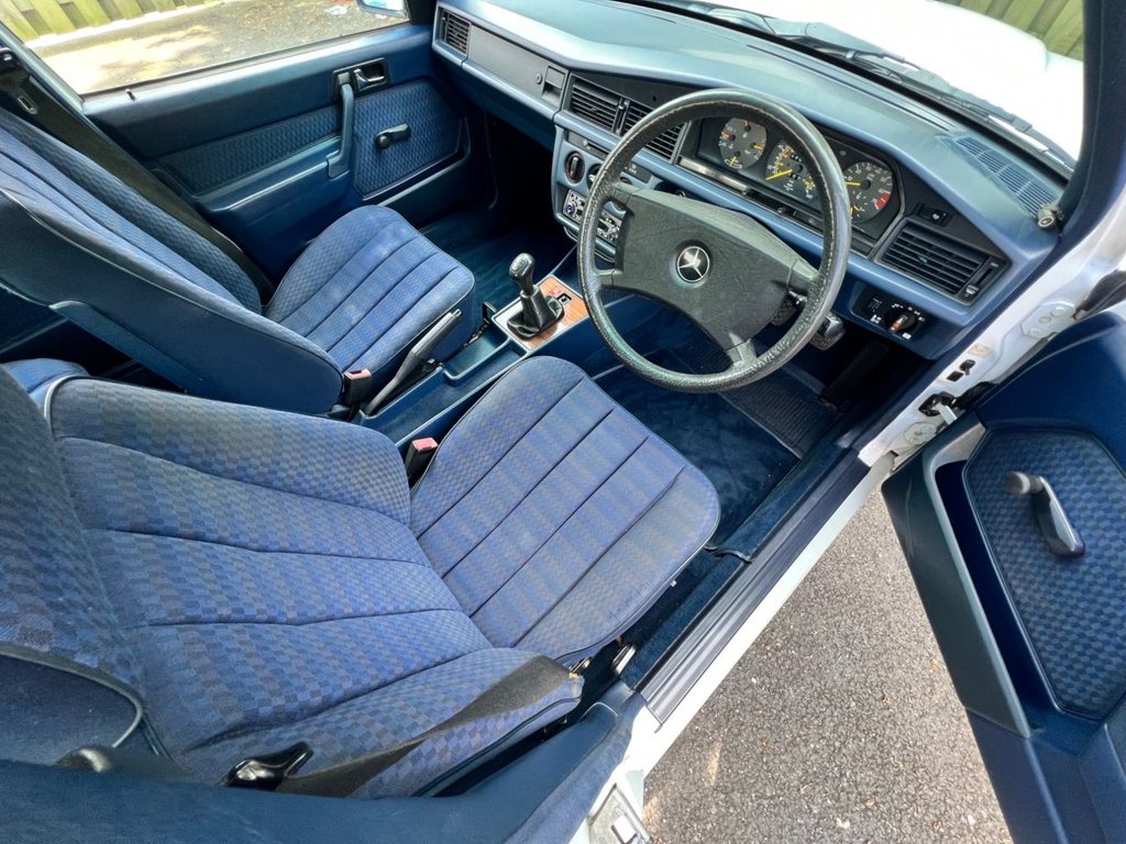 USED 1989 G MERCEDES-BENZ 190 4d Saloon // W124 // 2.0 105 BHP // Px swap 
