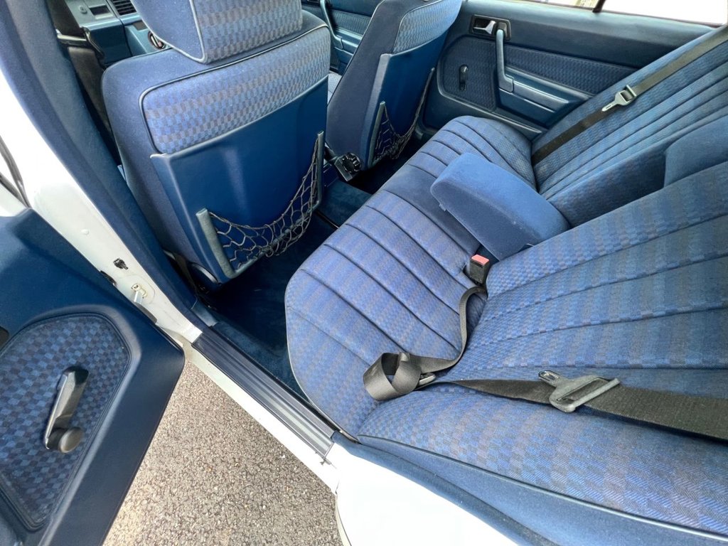 USED 1989 G MERCEDES-BENZ 190 4d Saloon // W124 // 2.0 105 BHP // Px swap 