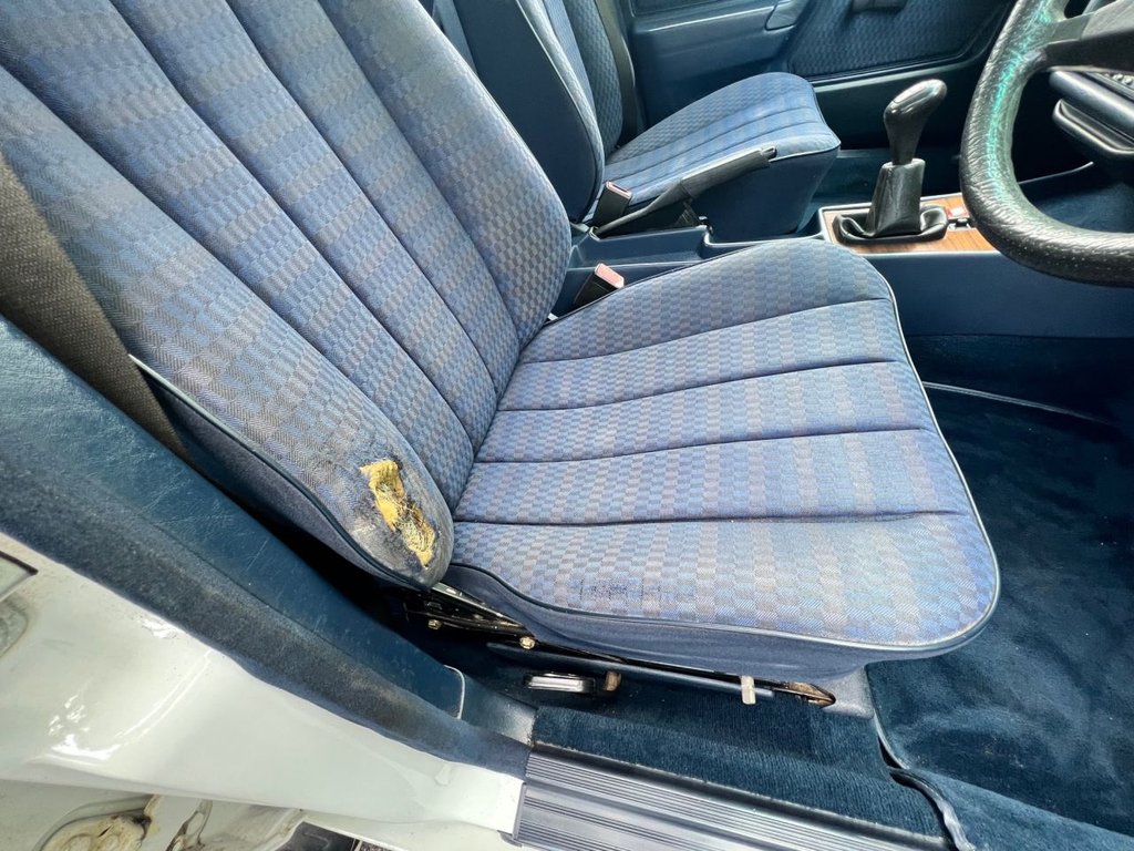 USED 1989 G MERCEDES-BENZ 190 4d Saloon // W124 // 2.0 105 BHP // Px swap 