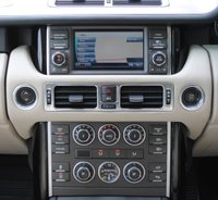USED 2012 12 LAND ROVER RANGE ROVER 4.4 TDV8 WESTMINSTER 5d 313 BHP www.suffolkcarcentre.co.uk - Located at Reydon