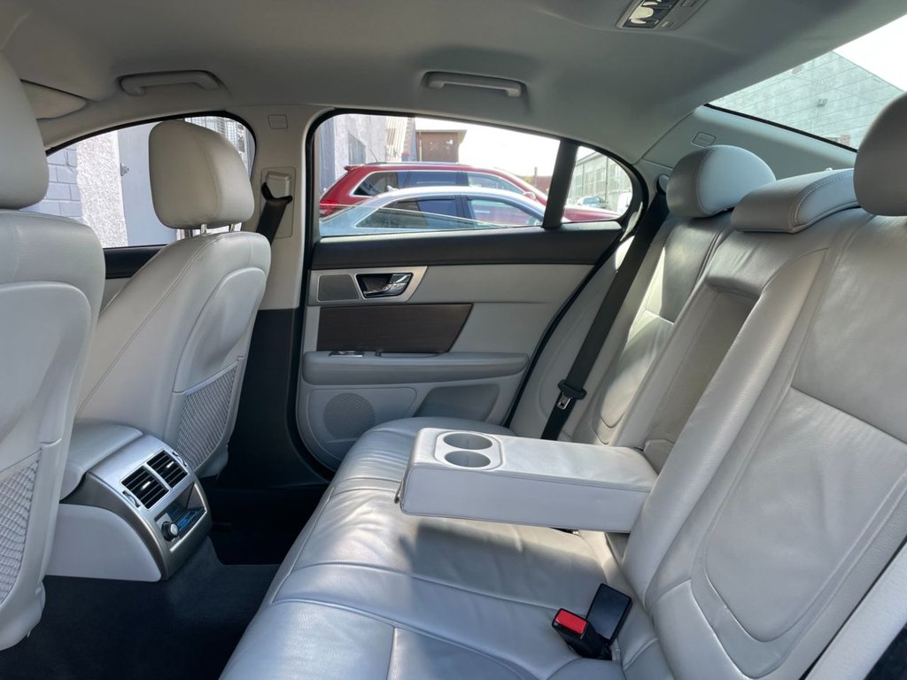USED 2013 63 JAGUAR XF 2.2 D LUXURY 4d 200 BHP 