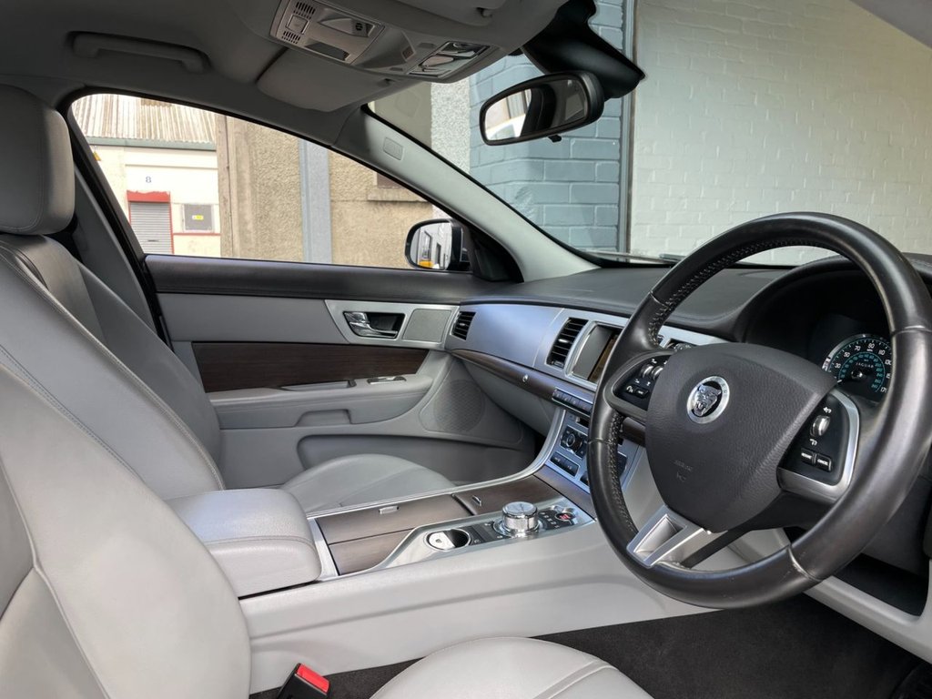 USED 2013 63 JAGUAR XF 2.2 D LUXURY 4d 200 BHP 