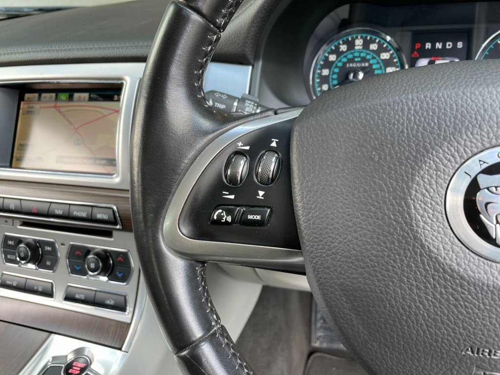 USED 2013 63 JAGUAR XF 2.2 D LUXURY 4d 200 BHP 