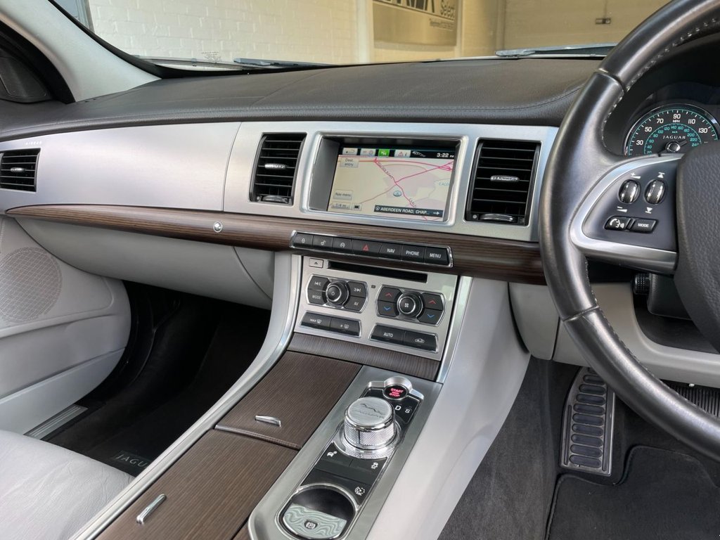 USED 2013 63 JAGUAR XF 2.2 D LUXURY 4d 200 BHP 